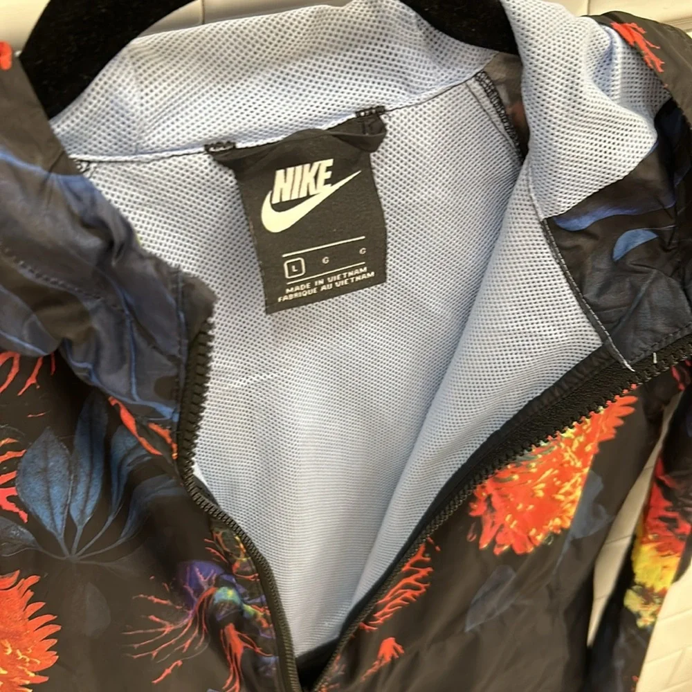 Nike Kids Lightweight Hooded Rain Jacket – Black Floral Print – Size Large
